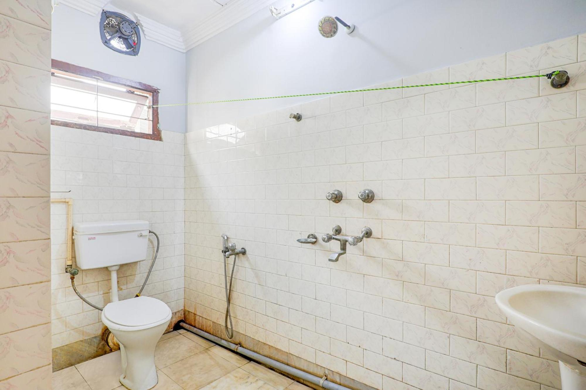 Exotic Villa Homestay Гувахати Екстериор снимка